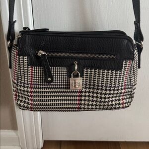 Chaps tweed bag fits it all, great storage. 10”x6.5x3.5. EUC